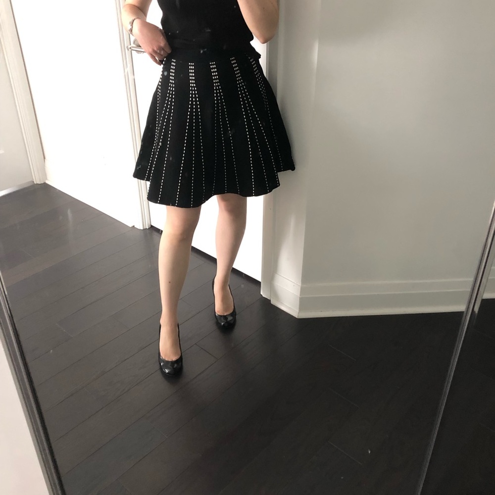 Knit skirt with cute ivory pattern